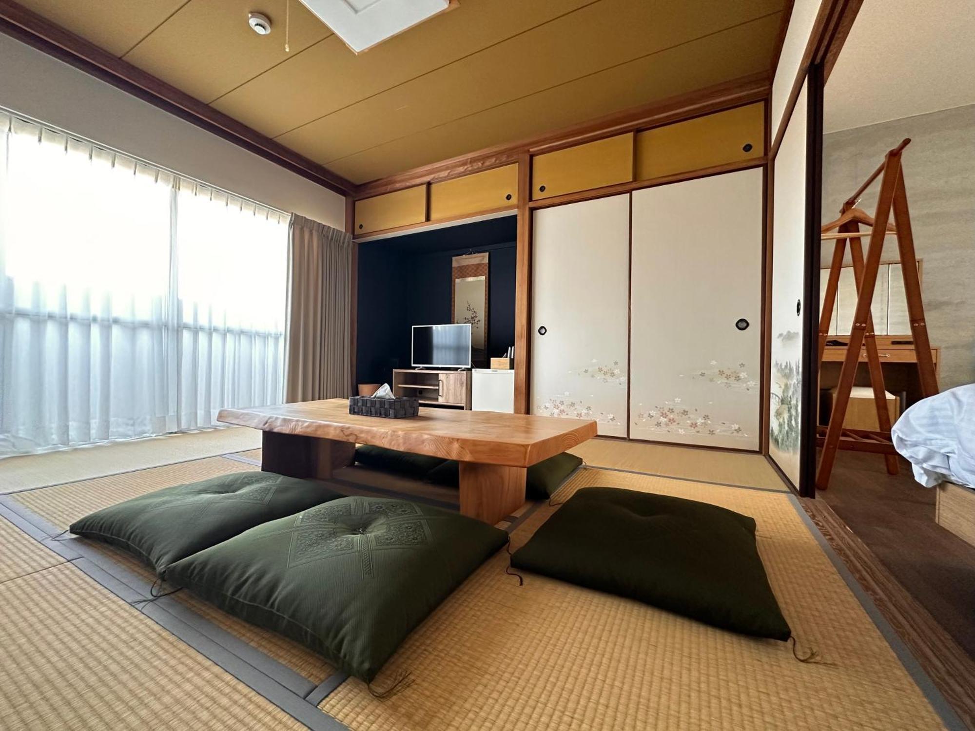 Travel&Book Hotel Hulatoncabin Takamatsu Exterior photo